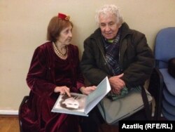 Әлфия ханым әтисе ягыннан Володя исемле туганын китап белән таныштыра