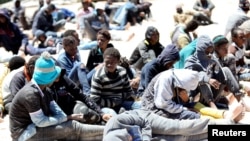 Ливиянын жээгинен кармалган мигранттар. Триполи, 16-май, 2016-жыл.