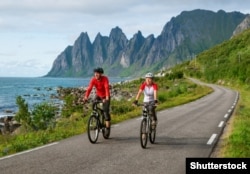 Нарвэгія, двое раварыстаў на прагулцы