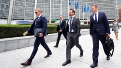 Голова правління НАК «Нафтогаз України» Андрій Коболєв (зліва) і міністр енергетики Олексій Оржель (праворуч) перед газовими переговорами між Євросоюзом, Росією та Україною у штаб-квартирі Єврокомісії у Брюсселі, Бельгія, 19 вересня 2019 року