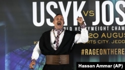 Александр Усик за три дня до боя-реванша. Город Джидда, Саудовская Аравия, 17 августа 2022 года