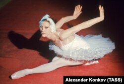 Майя Плисецкая Одеттанын ролунда. П.Чайковский. “Ак куулар көлү”. Маскөө. 1976-жыл.