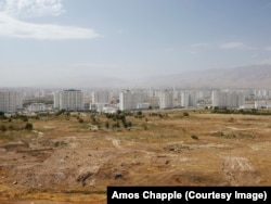 Пустырь на окраине Ашхабада.