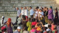 Diňle: Raýatlar garaşsyzlyk baradaky pikirlerini aýdýarlar