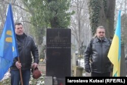 Могила Костя Лоського