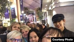 Нада Кребцова и поклонники Димаша Кудайбергена из разных стран мира. Лондон.