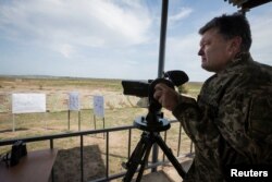 Президент України Петро Порошенко під час візиту до Харківщини. 23 серпня 2016 року