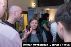 Режисер фіьму «Міф» Леонід Кантер говорить з активістами «Празького Майдану»