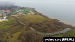 Зямельны ўчастак францускага актора Жэрара Дэпардзьё у вёсцы Лапаравічы, 2019 год