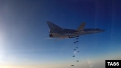 Російський військовий літак Ту-22М3 під час бомбардування Сирії, архівне фото, 2016 рік