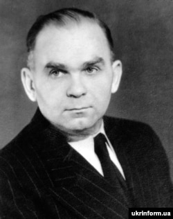 Український письменник Улас Самчук (1905–1987). Світлина 1949 року