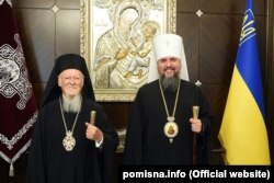 Митрополит Київський і всієї України Епіфаній (праворуч) і Вселенський патріарх Варфоломій під час зустрічі в резиденції глави ПЦУ. Київ, 21 серпня 2021 року