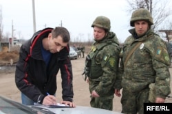 Юрій Огурцов (зліва)