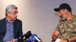 Armenia -- Former Armenian President Serzh Sarkisian (L) speaks with protest leader Nikol Pashinian during their meeting in Yerevan, April 22, 2018