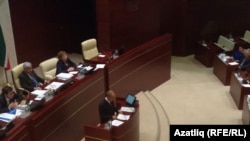 Энгел Фәттахов чыгыш ясый