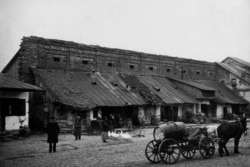 Торгові ряди у місті Шаргород на Вінниччині. Фото Павла Жолтовського 1930 року. (ІР НБУВ. Фото надане А. Парамоновим)