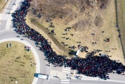 Українці, які хочуть із Польщі повернутися додому до закриття кордону. Пропускний пукт Корчова. 27 березня 2020 року