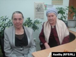 Җирле шагыйрә Гөлнур Хәйруллина (с) һәм Нәркәс апа Нәбиуллина