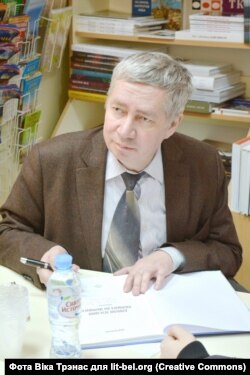 Пятро Васючэнка на прэзэнтацыі кнігі «Дзівоснае лета паноў Кубліцкага ды Заблоцкага»