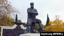 Помнік расейскаму цару Аляксандру ІІІ ў акупаваным Расеяй Крыме. Лівадзія, 2017