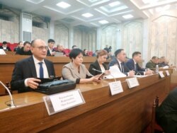 Члены госкомиссии по изучению ситуации в Кой-Таше.