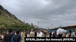 گفته شده است که برگهٔ کمیسیون طالبان برای بیماران نیز ازسوی مرزبانان پاکستانی پذیرفته نمیشود