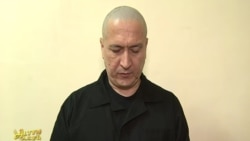 Isgender Mulikow toaba edýär.