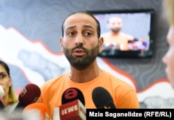 Нодар Меладзе заявил, что попытки оказать на него давление в условиях нового руководства предпринимались несколько раз