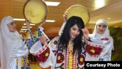 Певица Шабнами Сурайё