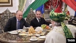 Владимир Путин, Михаил Бабич һәм Тәлгать Таҗетдин Уфа җәмигъ мәчетендә