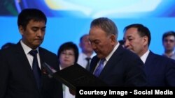 "Назарбаев аманатты жылуу кабыл алды".