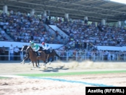 2010 елгы Сабантуенда атлар ярышы