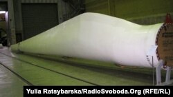 Лопать вітроенергетичної установки, які виробляє «Південмаш», 7 листопада 2011 року