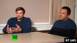 "Руслан Боширов" (солдо) менен "Александр Петров"