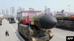 Парадда көрсөтүлгөн баллистикалык ракета. Түндүк Корея