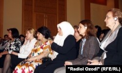 Ага Хан корунда тажикстандык аял активисттер менен жолугуу, 22-октябр 2011-жыл