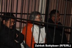 Суталинов сот залындагы темир тордо (ортодо).