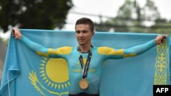 Чемпион Азиатских игр казахстанский велогонщик Алексей Луценко. Джакарта, 24 августа 2018 года.