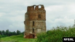 Руіны замку ў Смалянах, 2010 год