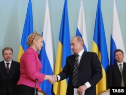 Газ келишимине кол коюу учурунда, 19-январь, 2009-жыл