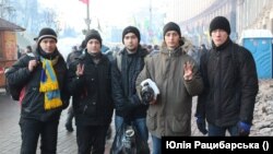 Ярослав Синиця (другий справа)