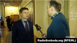 Народний депутат Олексій Гончаренко здивований: за що платити, якщо він нічого не пив і не їв під час перебування у залі офіційних делегацій