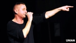 Сергій Жадан під час благодійного рок-концерту в Харкові. Лютий 2017 року
