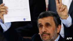 Махмуд Ахмадинеджад в начале избирательной кампании в апреле 2017 года