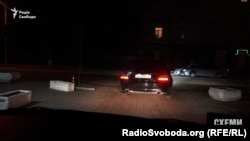 23 березня 2016 рік. «Мерседес» Ахметова виїжджає з воріт Адміністрації президента