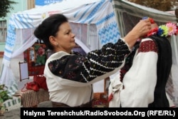 Тетяна Глова у вишиванці прабабусі