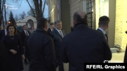 Журналістові «Схем» президент жартома порадив звертатися із запитаннями вже до штабу іншого кандидата