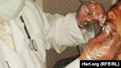 وسایل طبی آلوده نیز میتواند سبب انتقال ویروس ایدز به بدن انسان شود