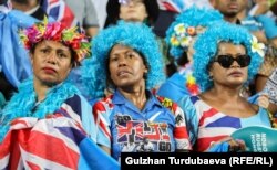 Фижи курама командасынын күйөрмандары.