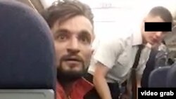 Давлаткадам Давлаткадамов на борту самолета